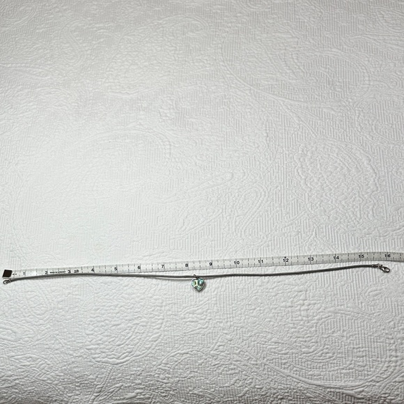 Elegant Heart Pendant Necklace - Picture 4 of 4